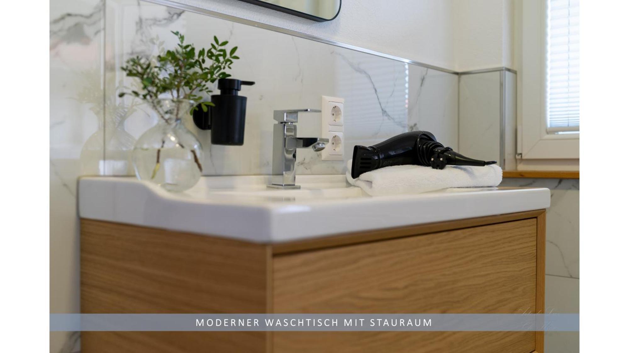 Apartment Leinetal - Bester Schlafkomfort In Hochwertiger Hotelbettwaesche, 3 Zimmer - Grosse Kueche, Duschbad & Parkplatz Northeim Eksteriør bilde